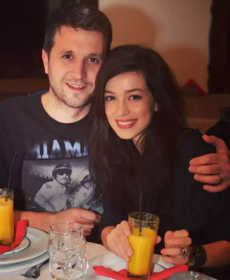 Andi Moisescu Olivia Steer