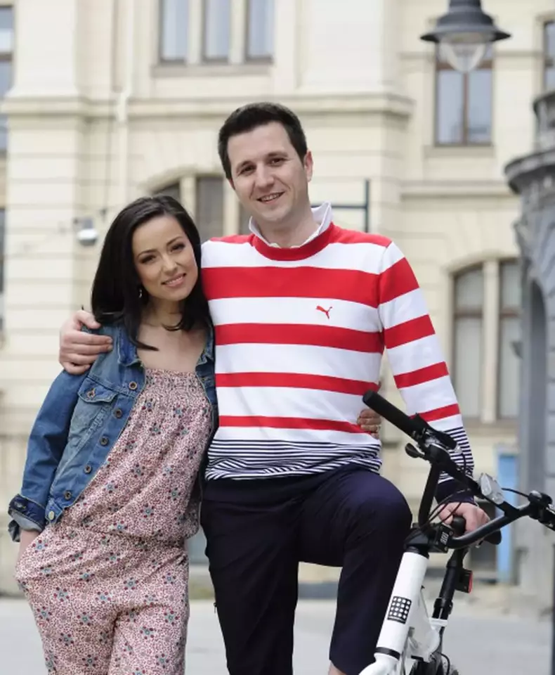 Andi Moisescu Olivia Steer