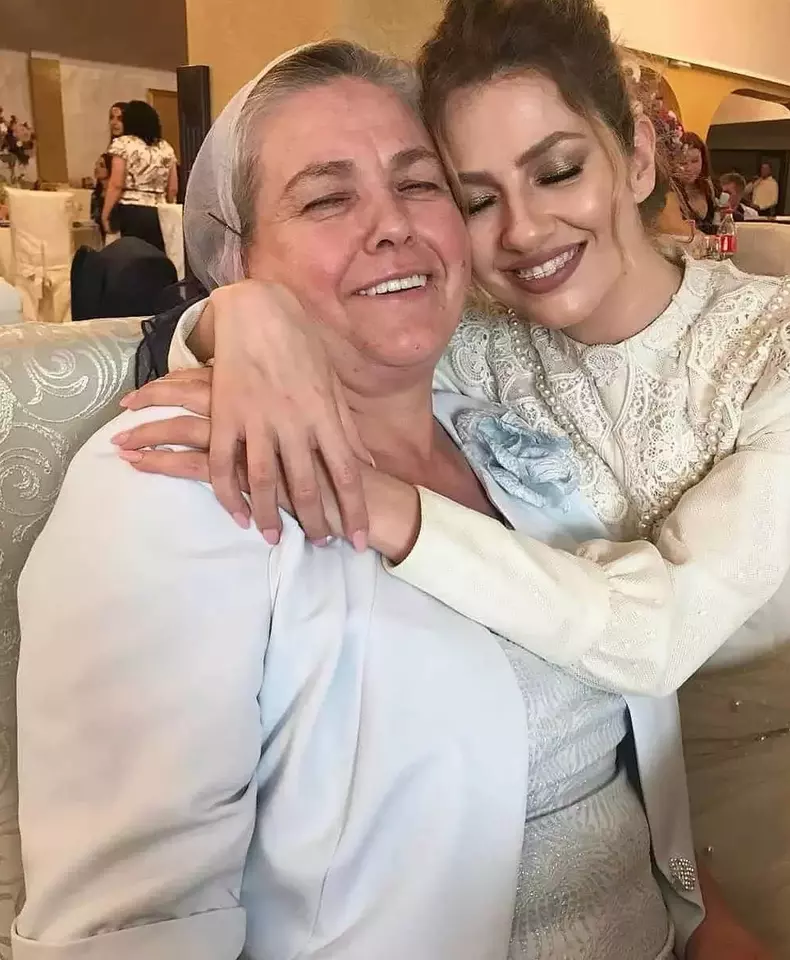 Lidia Buble și mama ei, Rahela Buble