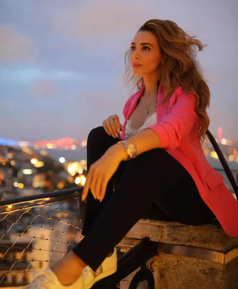 Iulia Vantur