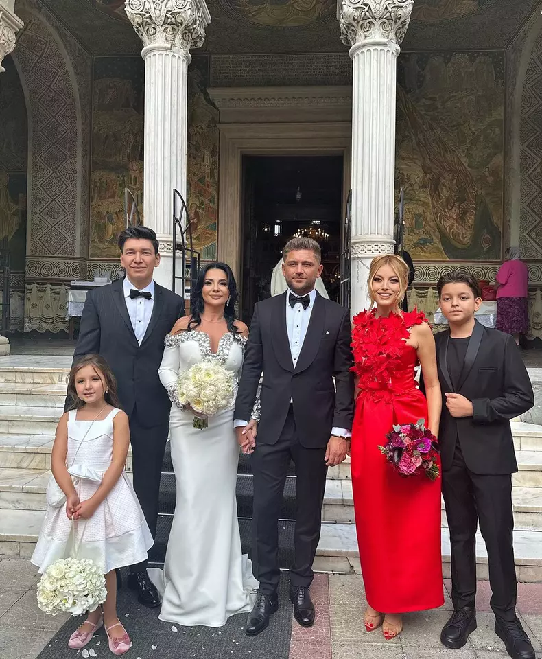 Costin Gheorghe și Maria Cușu s-au căsătorit. Elena Gheorghe, nașă de cununia la nunta fratelui ei. Primele Imagini