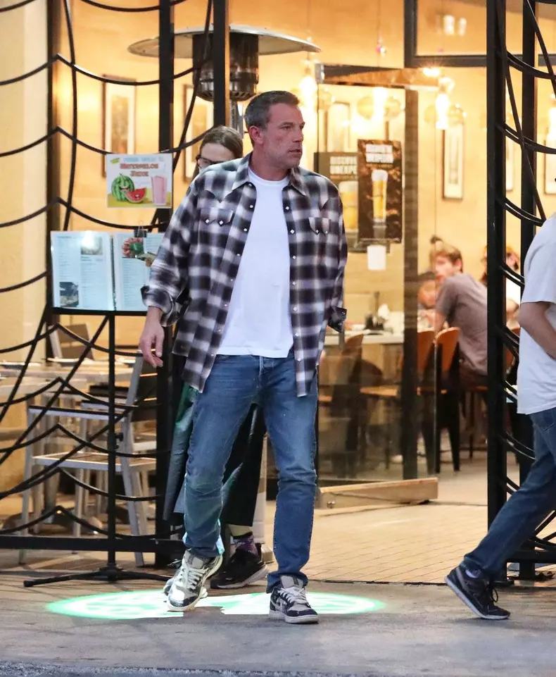 PREMIUM EXCLUSIVE Ben Affleck Bonds With Daughter Violet Over Dinner Amid Impending Divorce From Jennifer Lopez