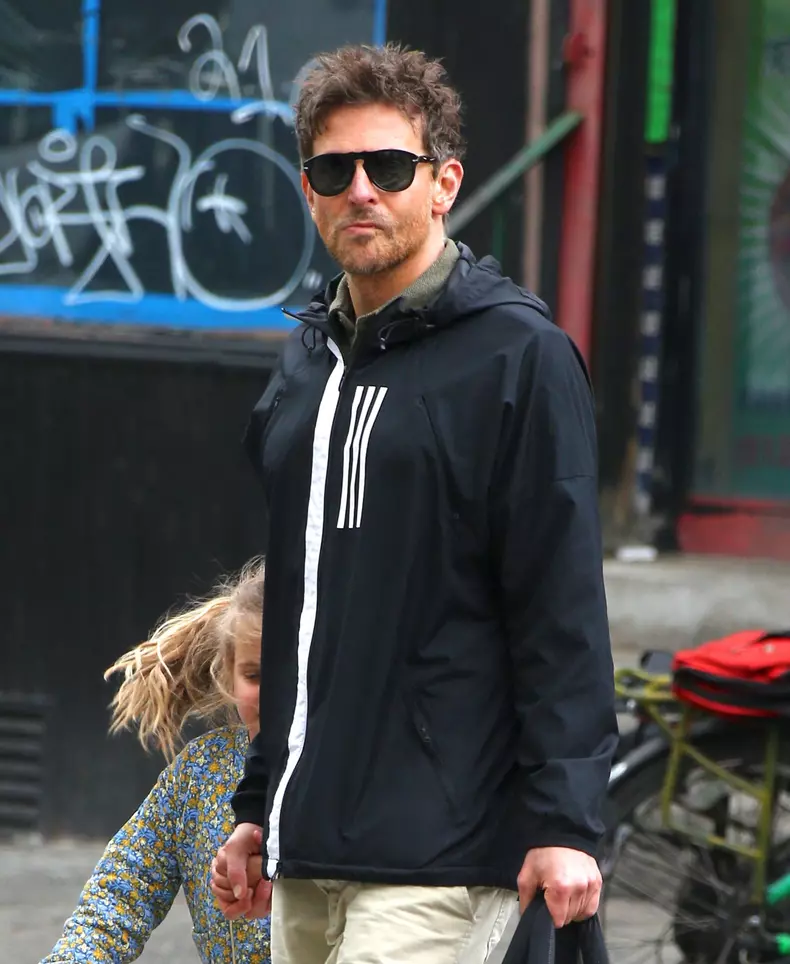 Bradley Cooper alături de fiica lui, în New York