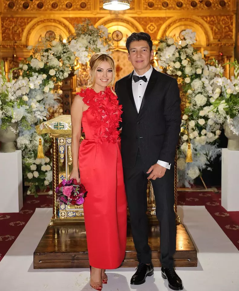 Costin Gheorghe și Maria Cușu s-au căsătorit. Elena Gheorghe, nașă de cununia la nunta fratelui ei. Primele Imagini