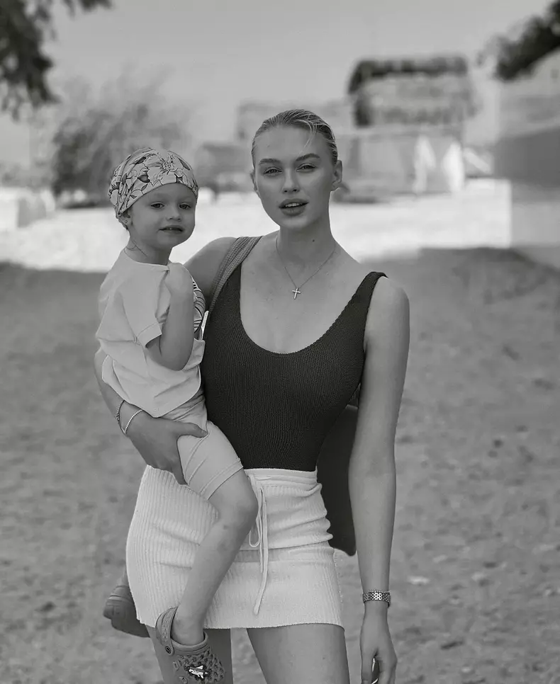 Gina Chirilă și fiica ei și a lui Bogdan Vlădău, Katia (2)