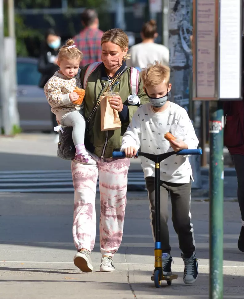 EXCLUSIVE: Hilary Duff Heads Out For an Iced Coffee and Croissants in New York City.