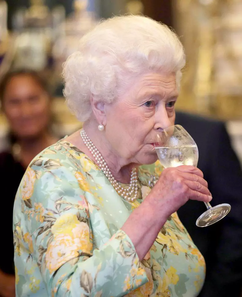 Elisabeta-bar-Buckingam7-837x1024