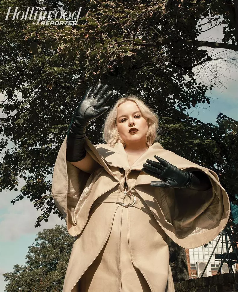 Nicola-Coughlan-Penelope-Featherington-5