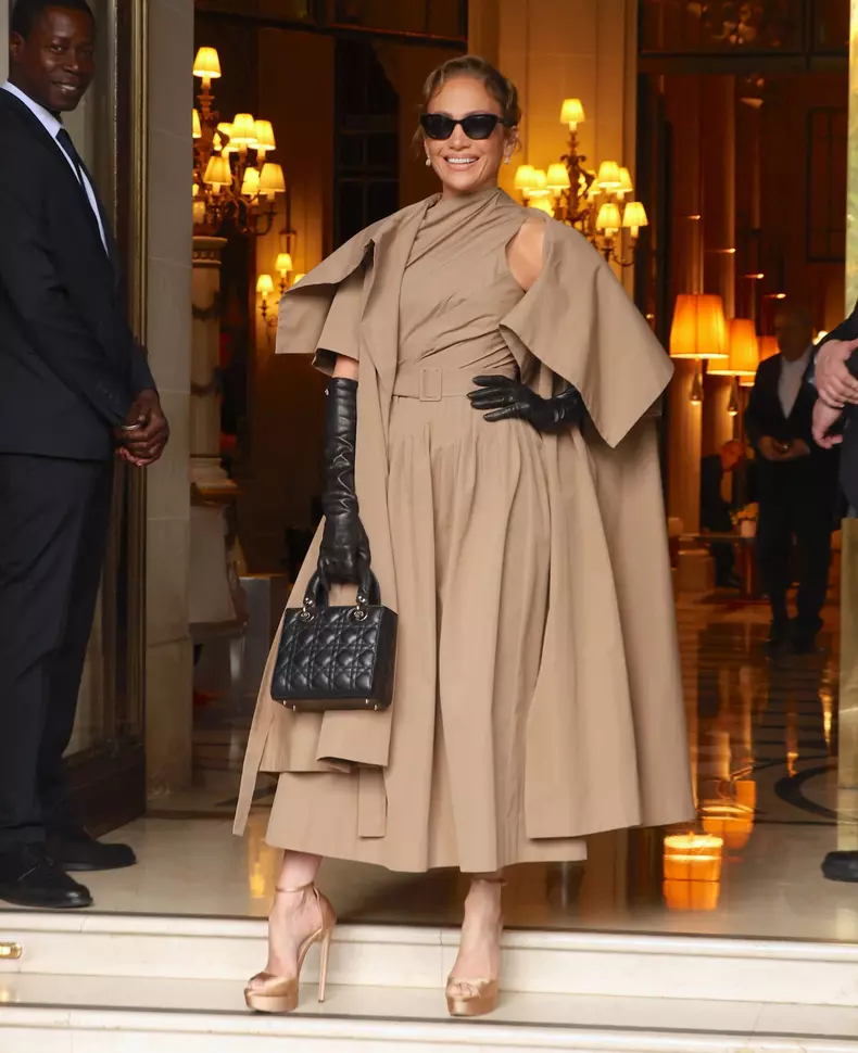 Jennifer Lopez, în timpul Săptămânii Modei de la Paris