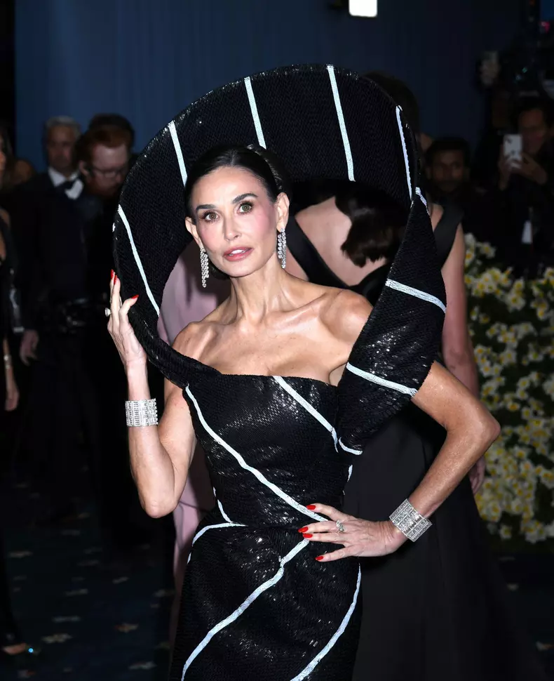 Demi Moore a vorbit deschis despre celebra scenă în costum de baie din „Îngerii lui Charlie: În goana mare”, dezvăluind singura condiție pe care a impus-o înainte de filmare