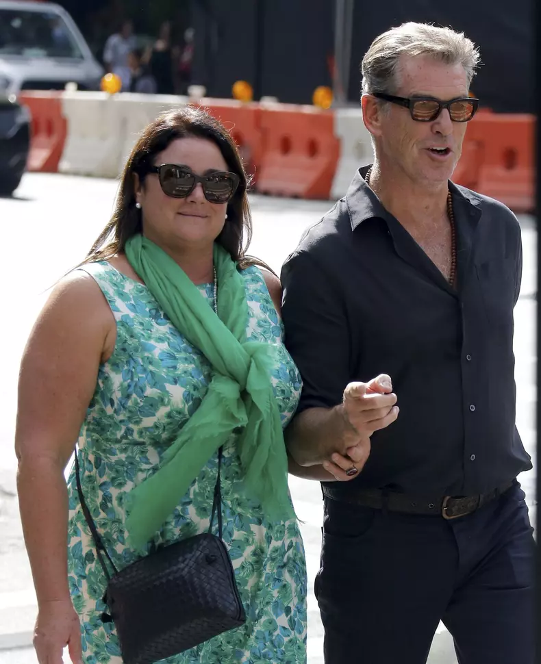Exclusif - Pierce Brosnan et sa femme Keely Shaye Smith se promènent sur Madison Avenue à New York