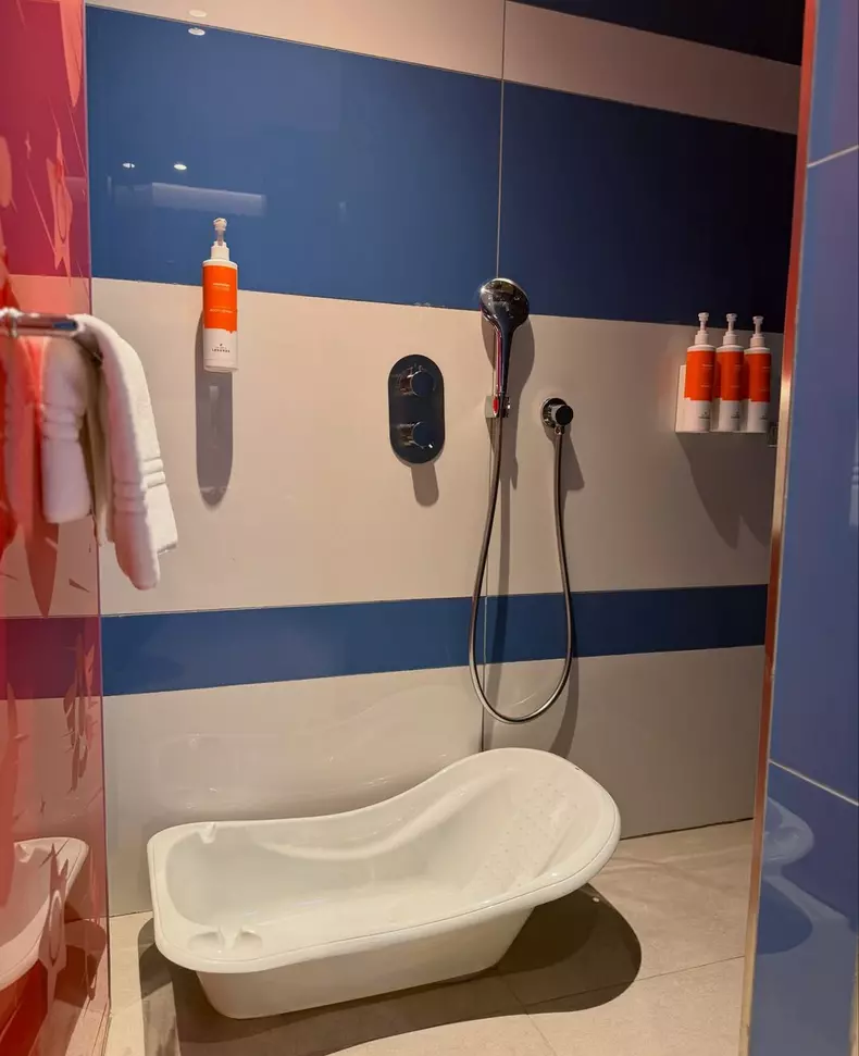 Roxana Nemeș vacanță cu gemenii în Antalya (4)