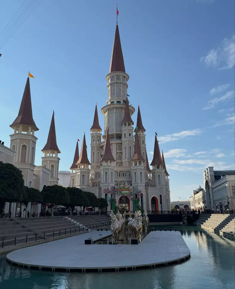 Roxana Nemeș vacanță cu gemenii în Antalya (6)