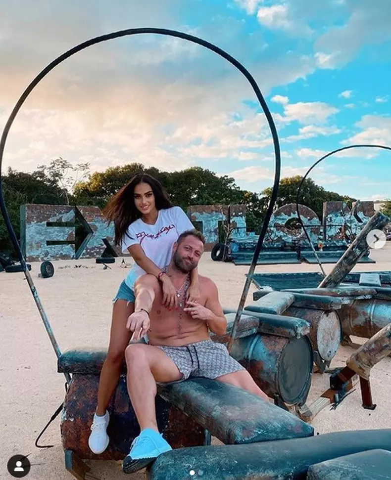 sotia-Cristi-Pulhac-splash3-Copy