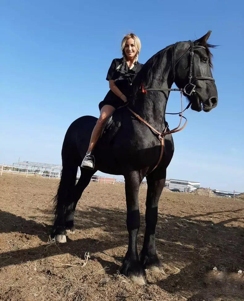 Tania Budi și calul ei, Cezar