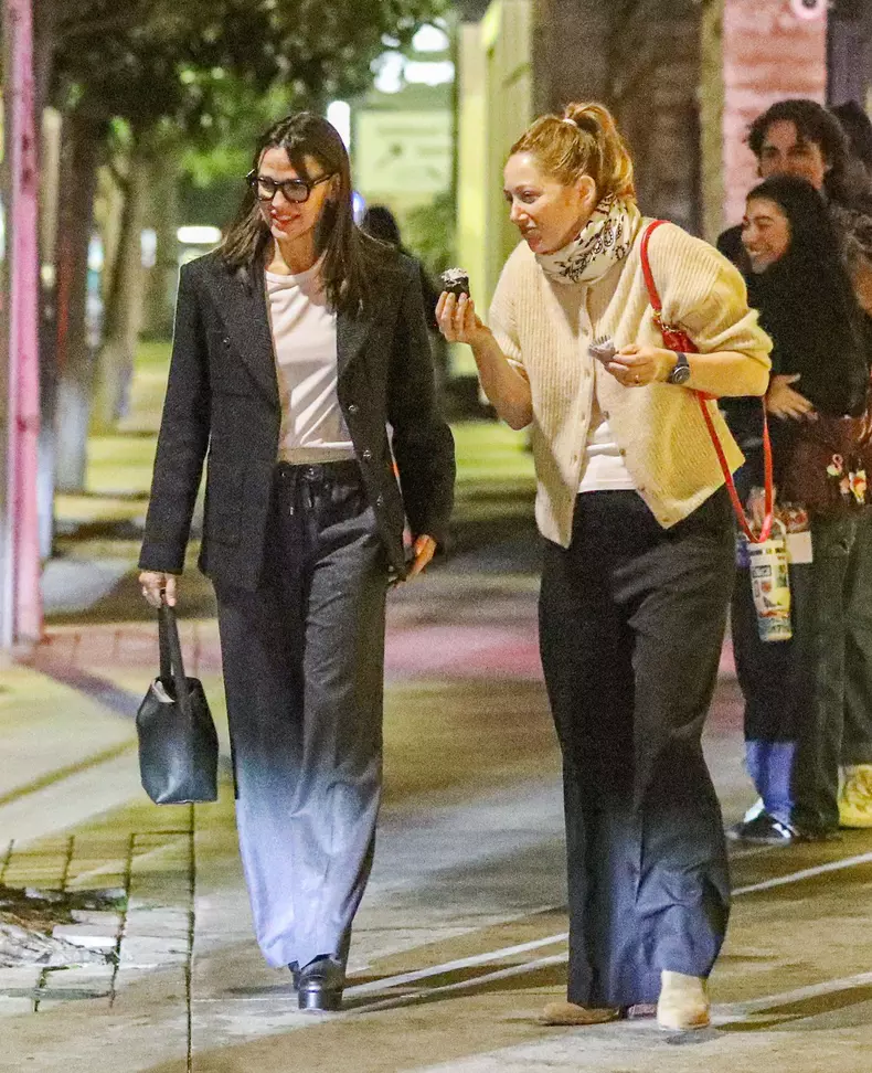 PREMIUM EXCLUSIVE Jennifer Garner Reunites With 13 Going On 30 Co-Star Judy Greer For A Night At The Theater