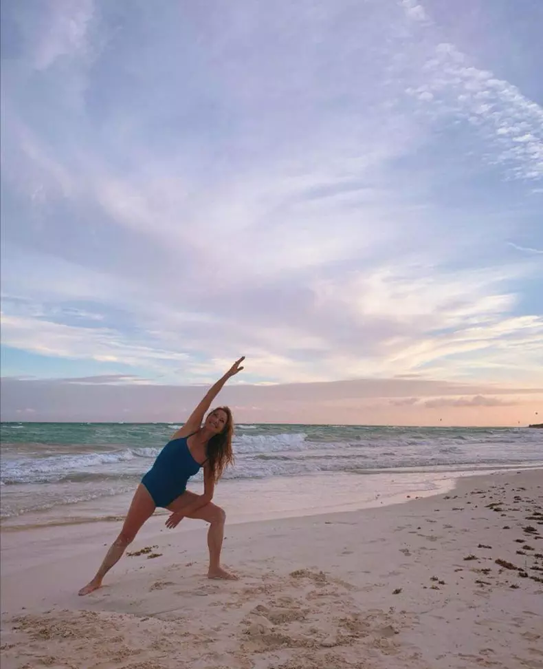 Jane-Seymour-costum-baie5-832x1024