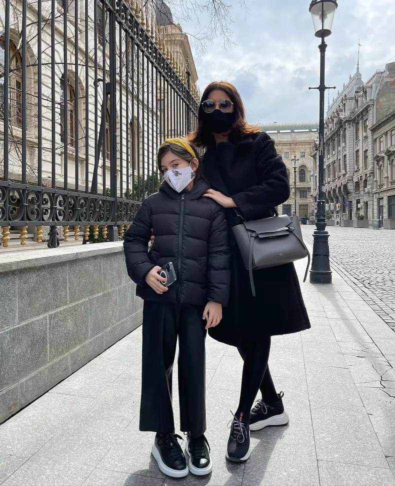 Simona Pătruleasa și fiica ei, Ingrid