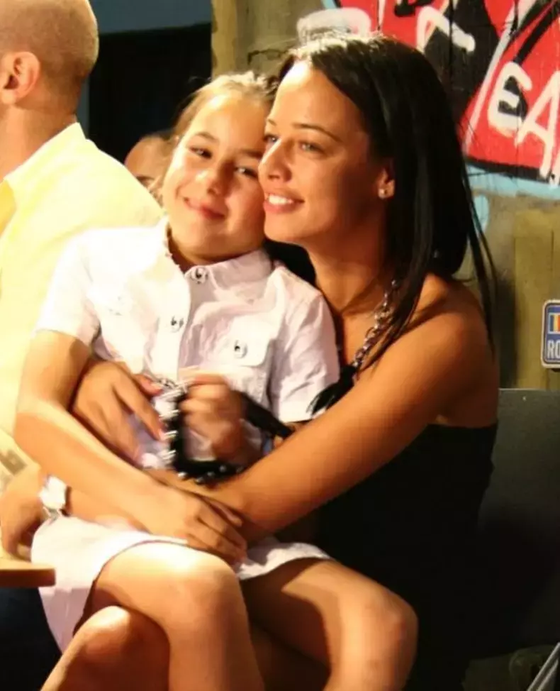 fata-adoptata-andreea-raicu-3