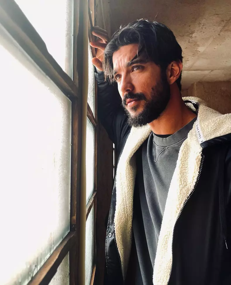 Hande-Ercel-l-ar-fi-uitat-deja-pe-Kerem-Bursin-2