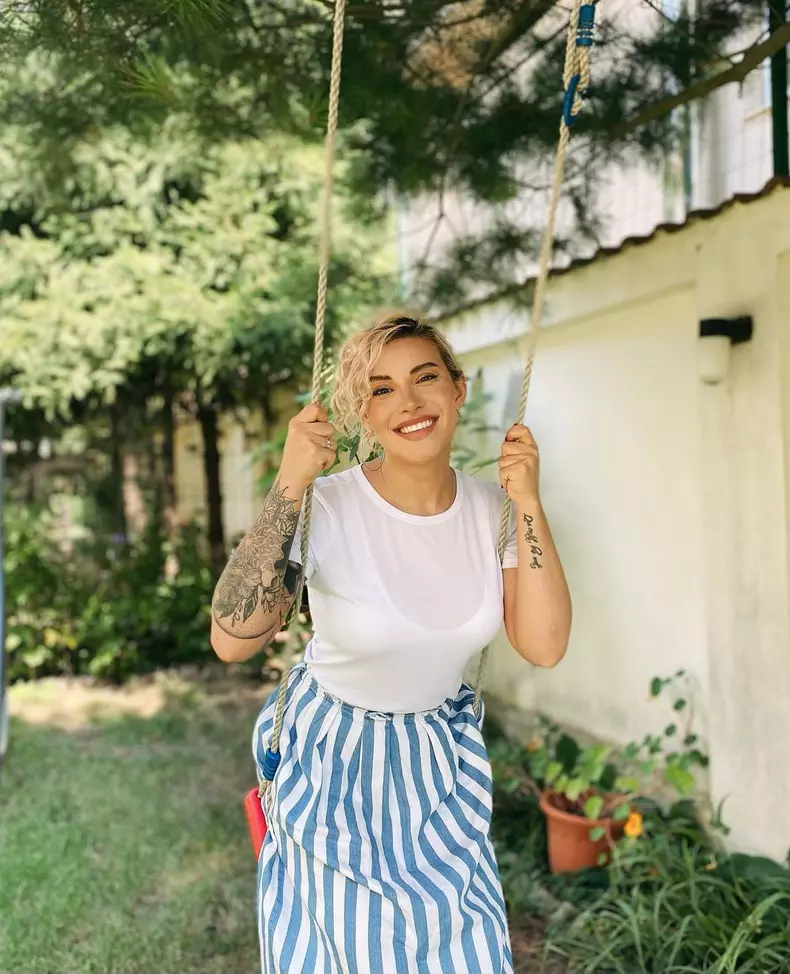 Nicoleta Nucă a fost cerută de soție la Istanbul. Cum arată inelul de logodnă (4)