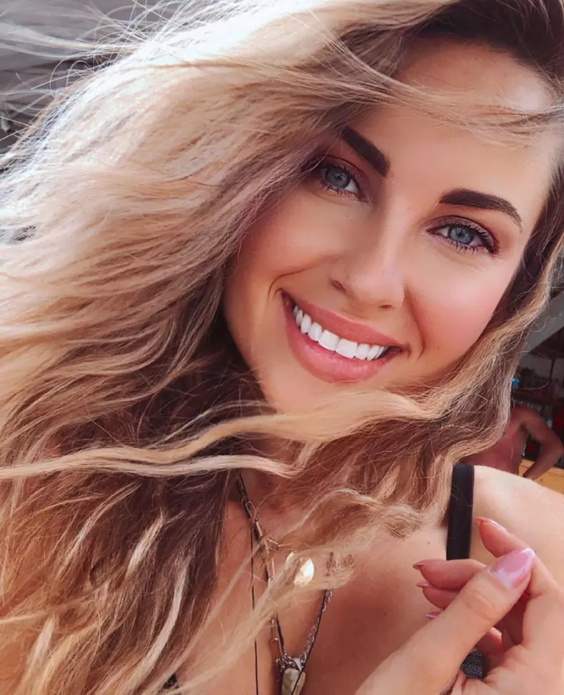 Otniela-Bravo-ai-stil-4