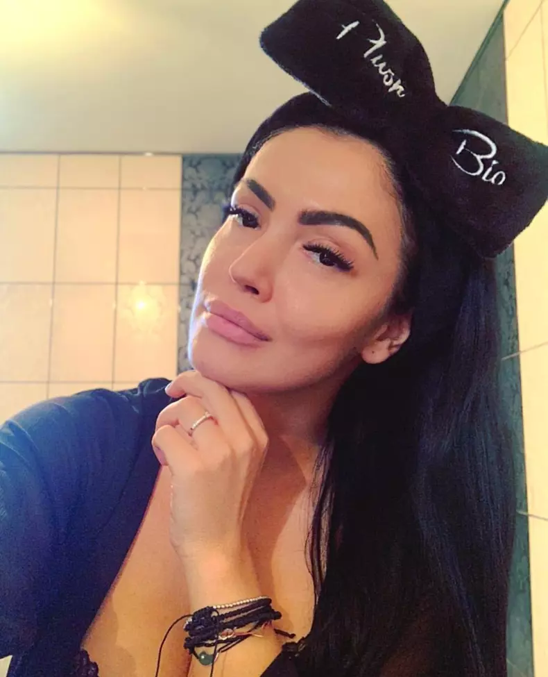 Andreea Mantea şi-a tatuat sprâncenele şi fanii o critică pentru rezultat