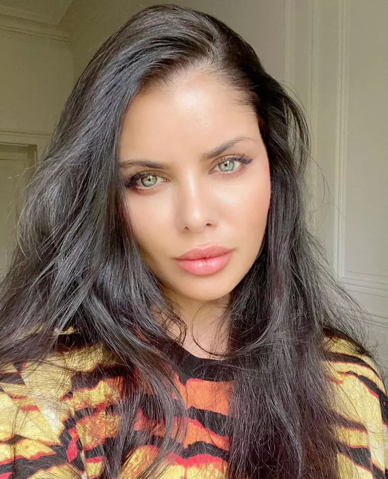 Cum-arata-Ileana-Lazariuc-in-costum-de-baie-la-40-de-ani-5