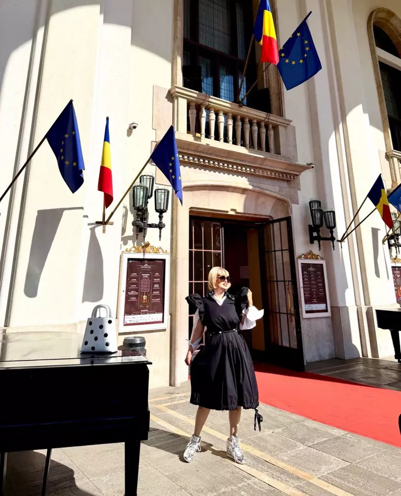 ozana in negru