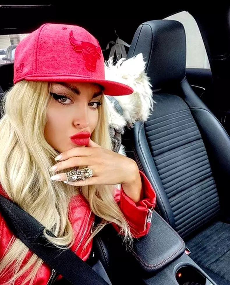 iubita-Victor-Slav-829x1024