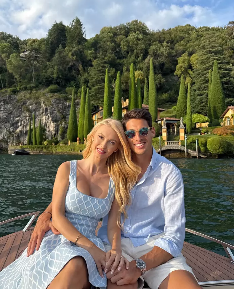 1. Andreea Bălan și Victor Cornea