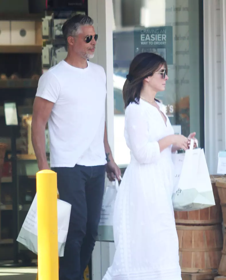 Sandra Bullock and boyfriend Bryan Randall go Grocery Shopping at Jayde's Market in Bel-Air!