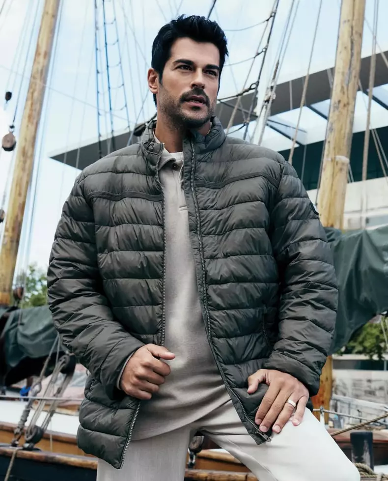Burak Özçivit1