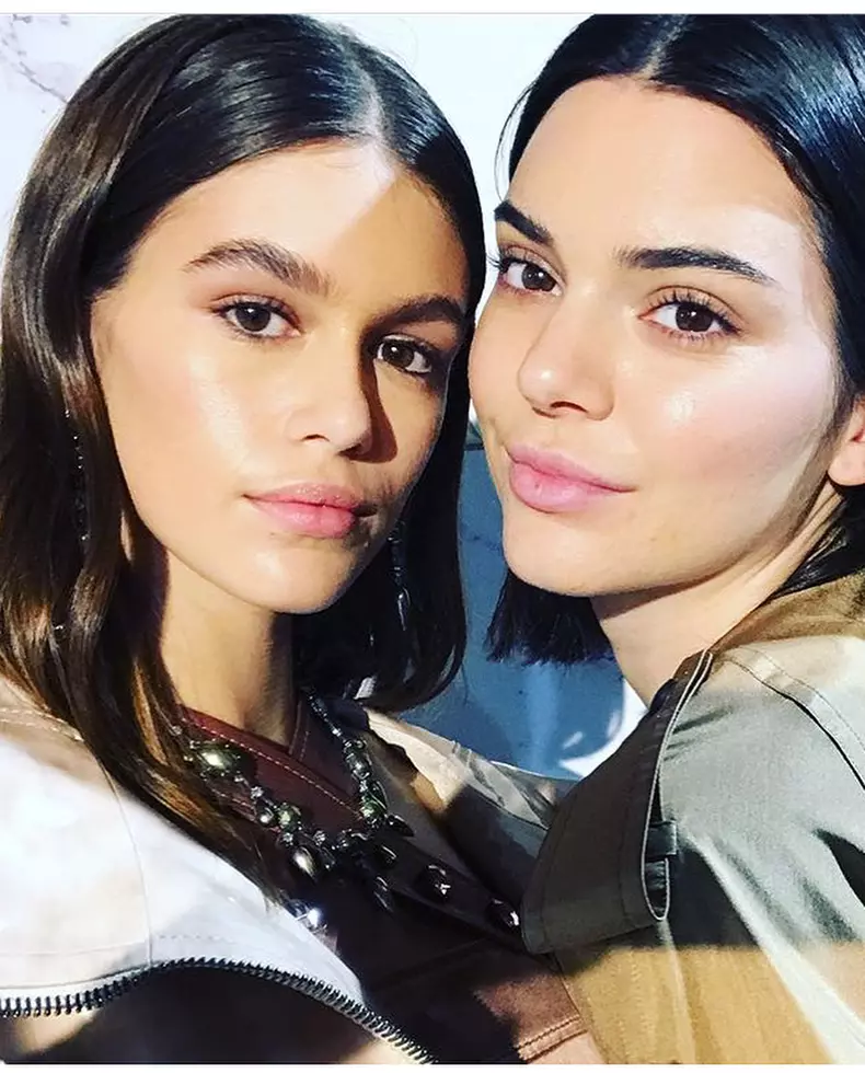 Kaia Gerber si Kendall Jenner