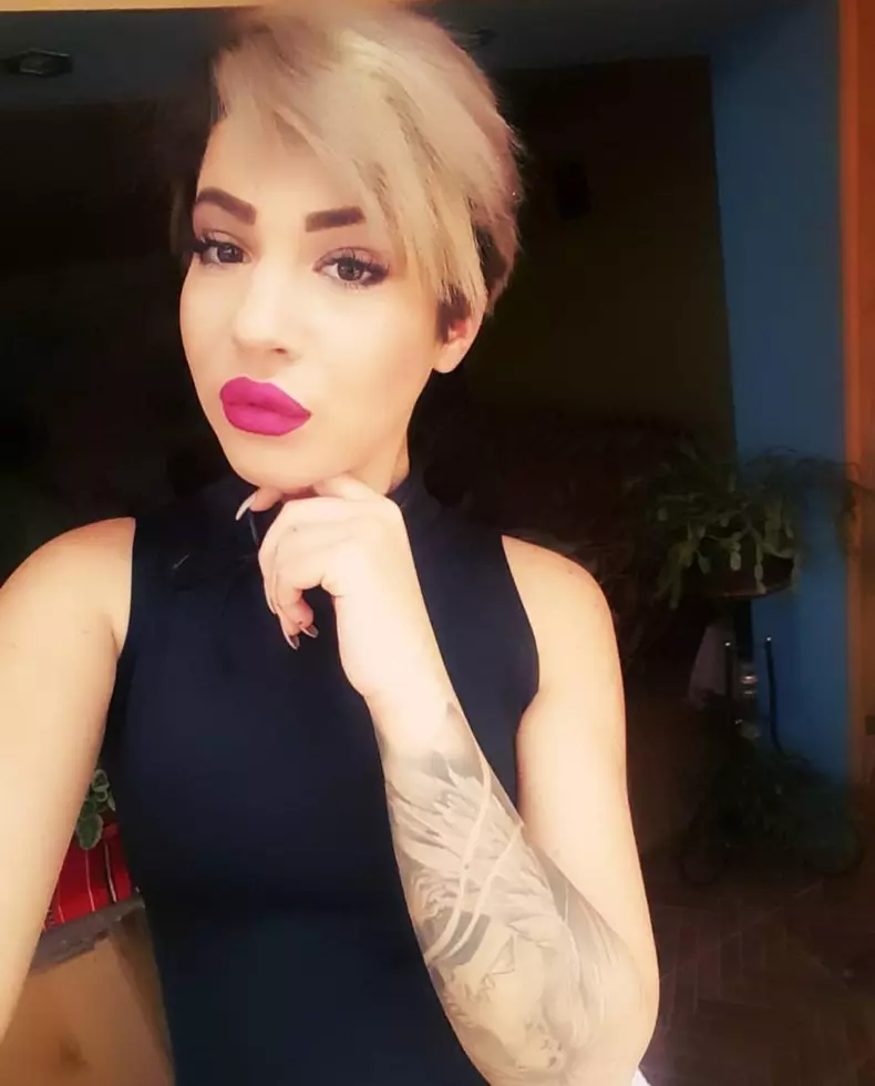 Geanina de la Insula Iubirii s-a făcut brunetă şi are silicoane uriaşe