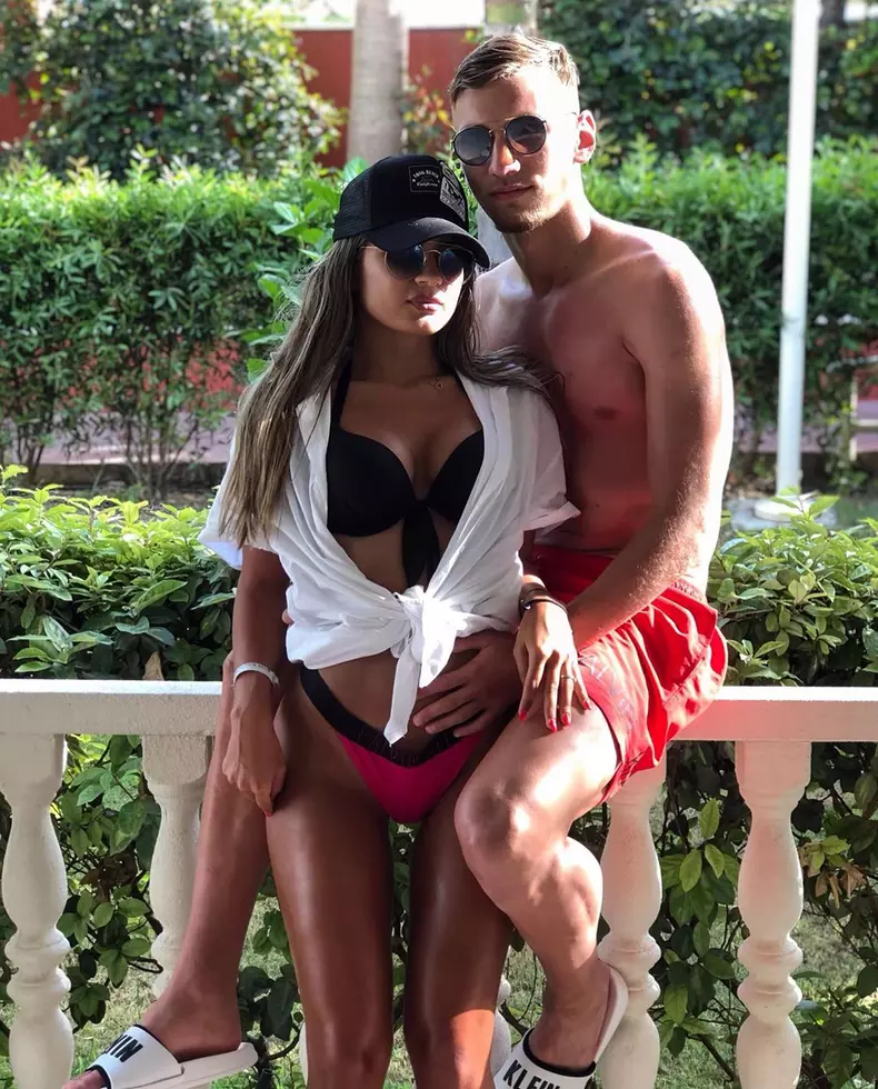 Vanessa-iubita-lui-Denis-Dragus-s-a-tunat-dupa-ce-s-a-mutat-cu-atacantul-roman-in-Belgia-8