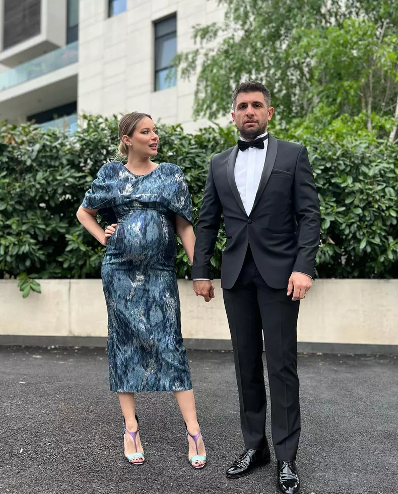 Laura Cosoi soț Cosmin Curticăpean