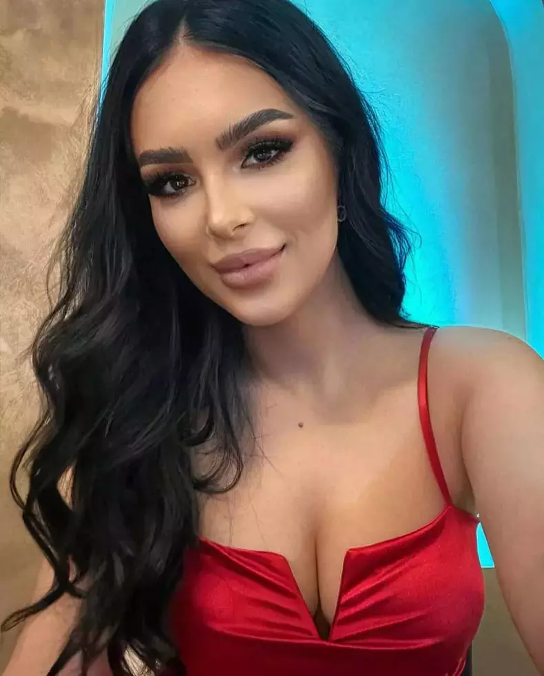 amelia noir3