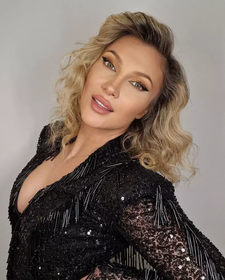 Ce-nu-i-ar-ierta-niciodata-Lora-lui-Ionut-Ghenu-2