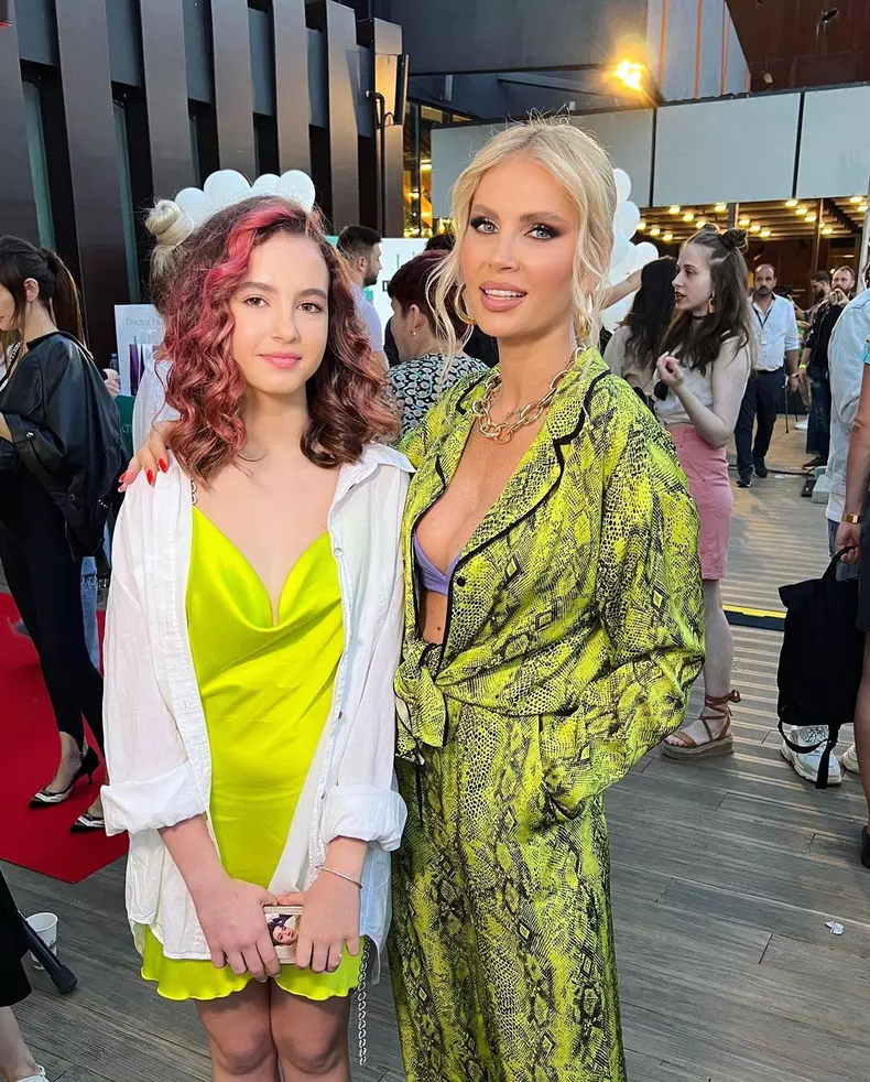 Ce-sfatrui-ii-da-Andreea-Banica-fiicei-sale-4