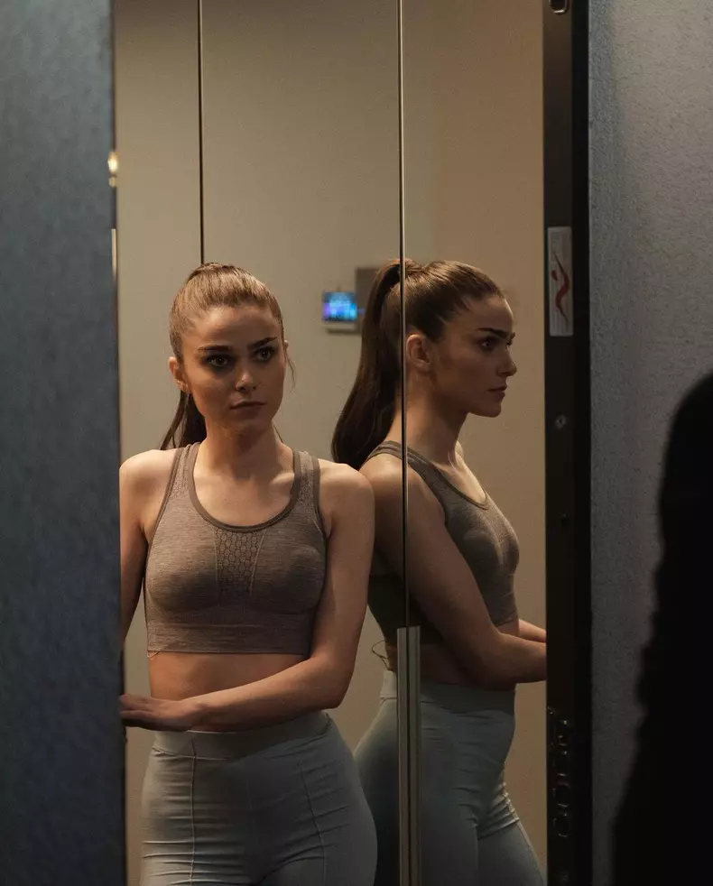 Theo-Rose-se-lupta-cu-stari-de-anxietate-5