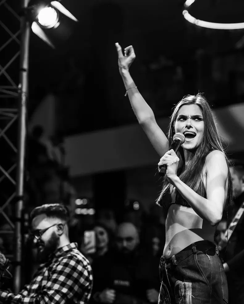 Theo Rose a dezvăluit numele bebelușului pe care-l așteaptă (4)