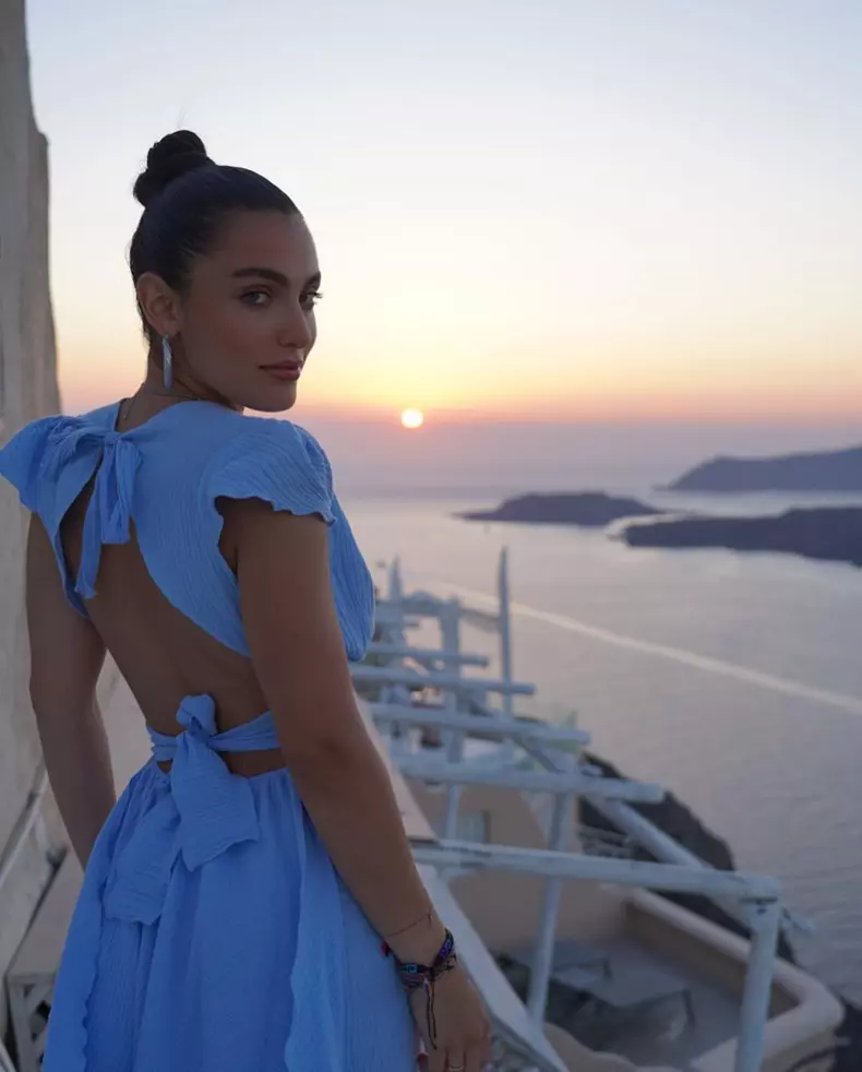 Alexia Eram a făcut furori pe plaja din Grecia. Cum arată fiica Andreei Esca în costum de baie