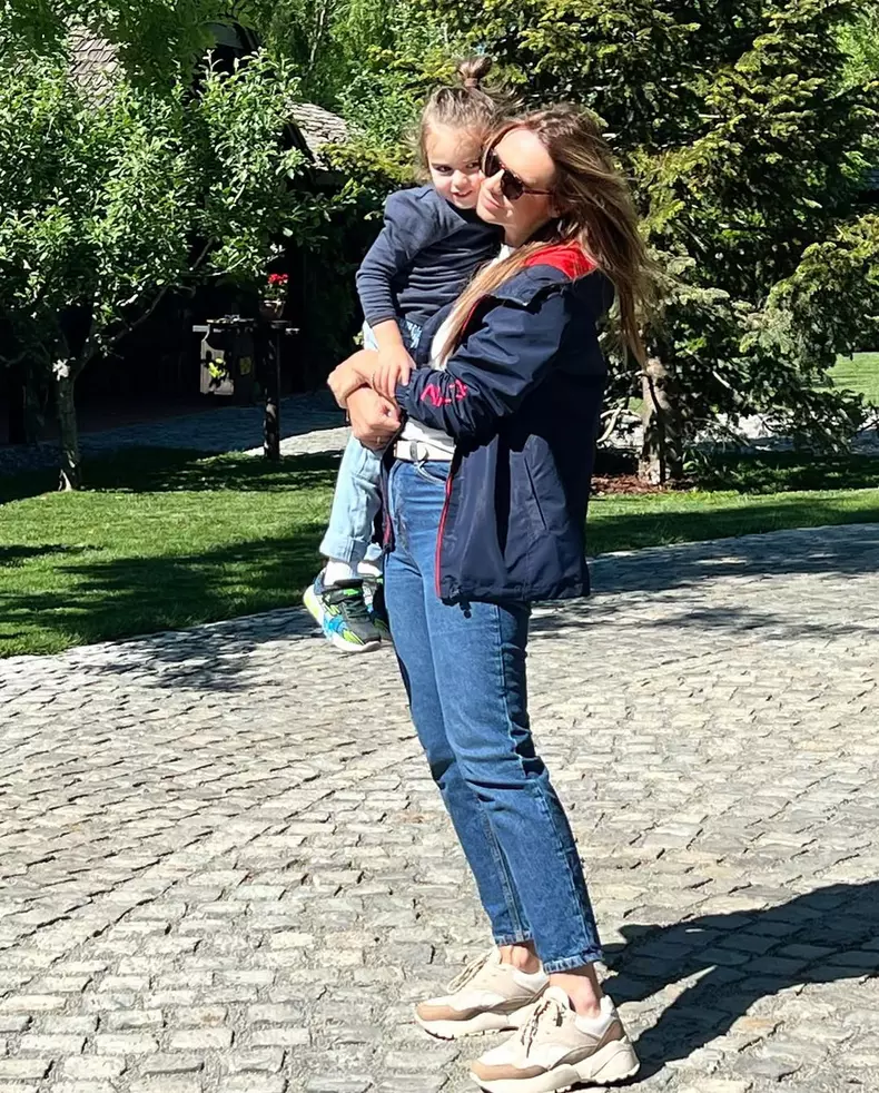 11. Magda Pălimariu și fiul ei
