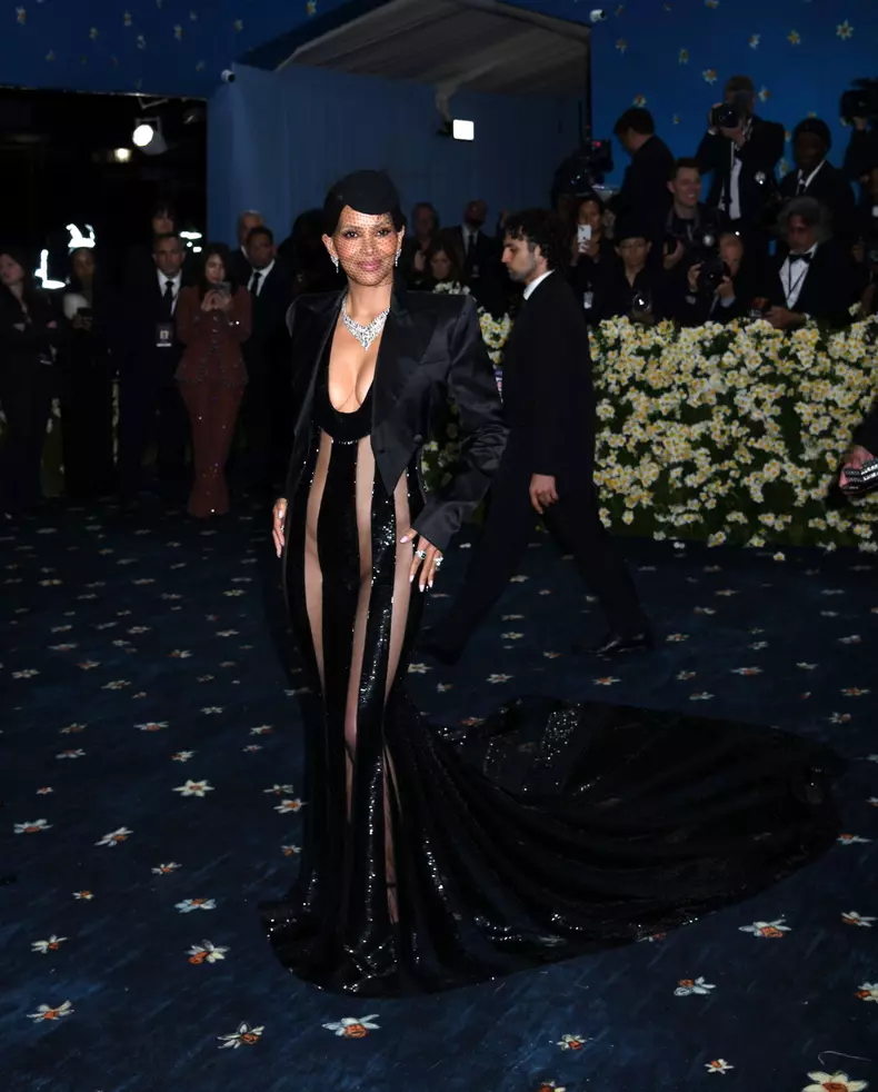Halle-Berry-ținută-mult-mai-îndrăzneață-la-Met-Gala-2025 (3)