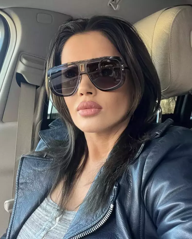 oana-zavoranu-8-823x1024
