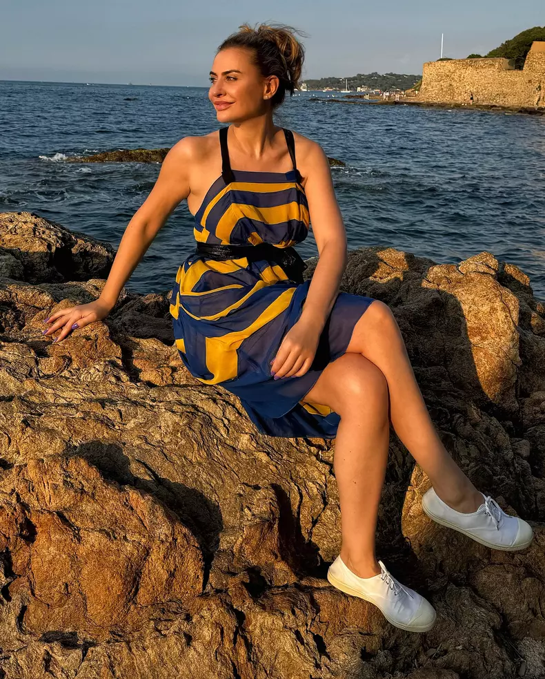 Adina Buzatu Instagram (4)