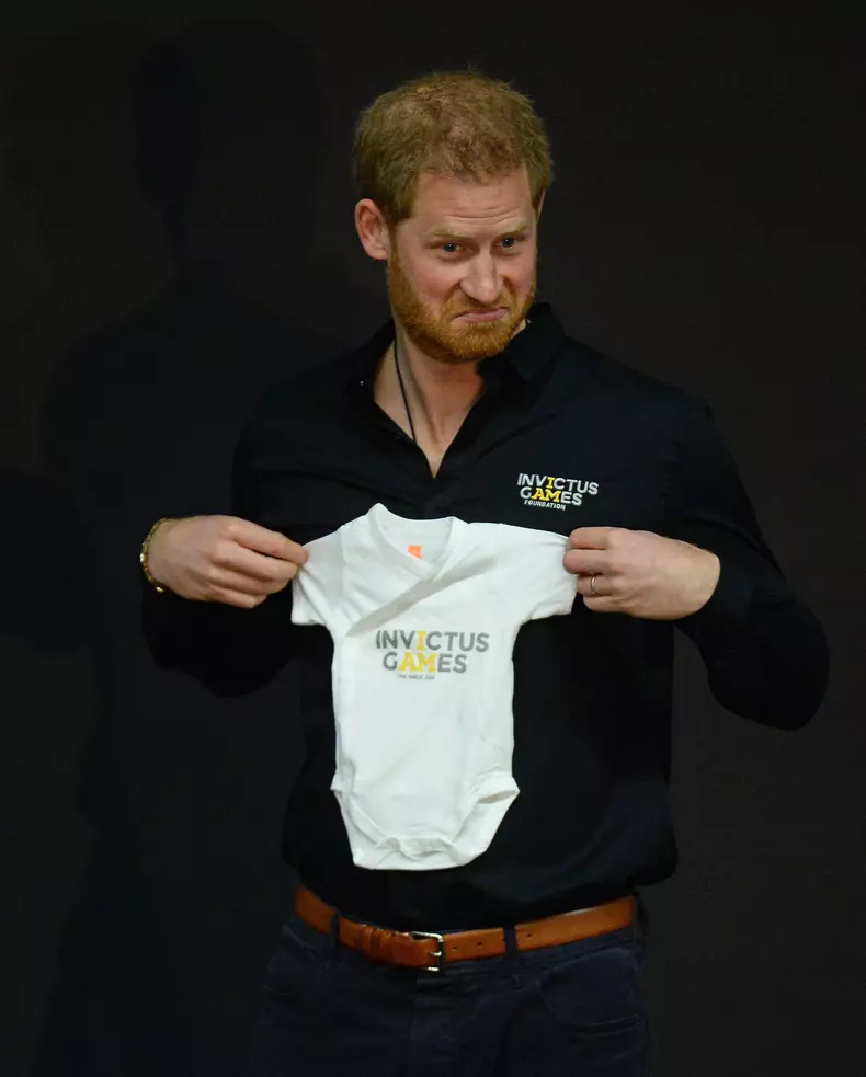 Meghan Markle îl încurajează pe Prințul Harry să apeleze la chirurgia estetică
