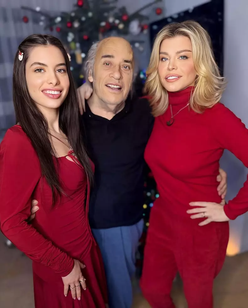 Loredana Groza, tablou de familie de Crăciun  (7)