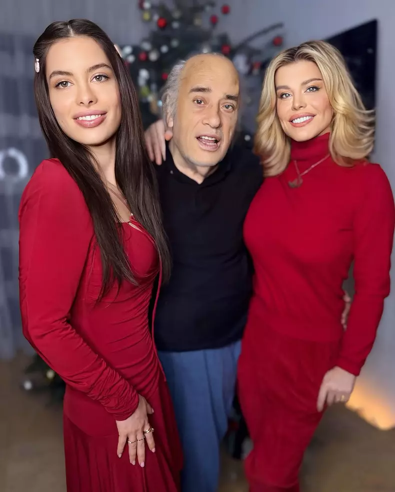 Loredana Groza, tablou de familie de Crăciun  (8)